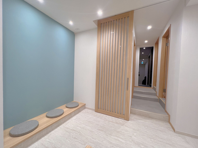 Others 3, Snowball Hostel, Furano