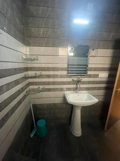 Bathroom 2, Boho Riverhouse, Kullu