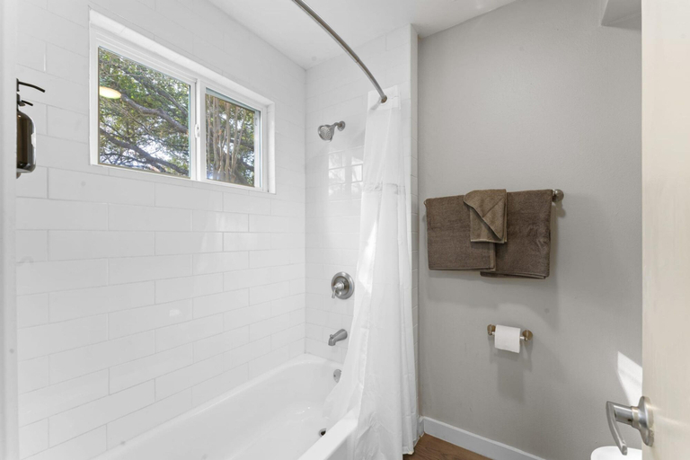 Bathroom 3, Comfy Studio Close to Downtown and Domain, Travis