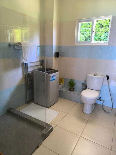 Bathroom 4, Sunset View Self Catering
