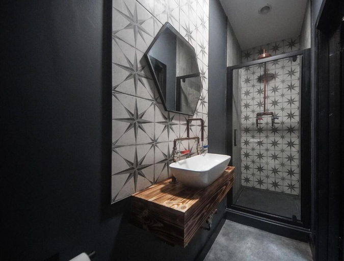 Bathroom 5, Studio 95 - Shared & Private Rooms, Swansea