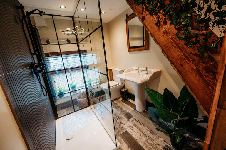 Bathroom 3, The Piggery @ No 14, North Lincolnshire