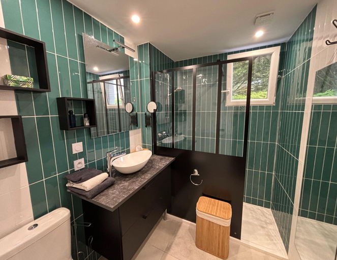 Bathroom 2, Holiday Home in Asnelles Near D-day Beaches, Calvados