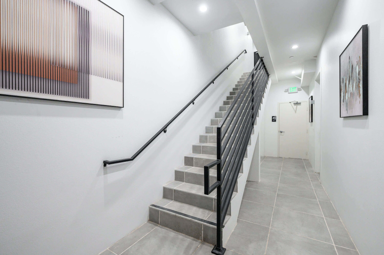 Others 5, Not Affected by the Fire/modern 5BR Home With Parking, Near LA Attractions #4, Los Angeles