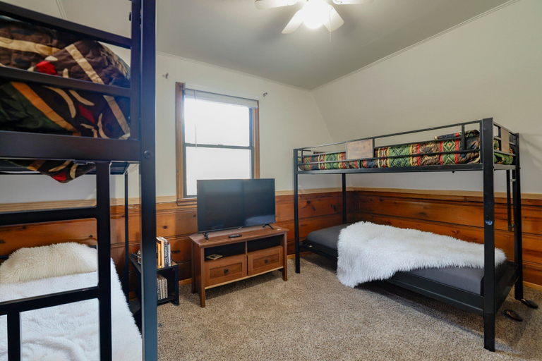 Bedroom 3, Kelley's Kabin #290, San Bernardino