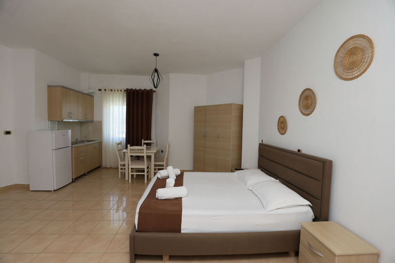 Others 4, Michelle Apartments, Sarandës