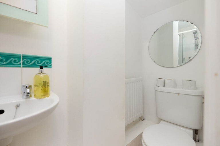 Bathroom 4, The Guildford Getaway - 3bdr With Garden, Surrey