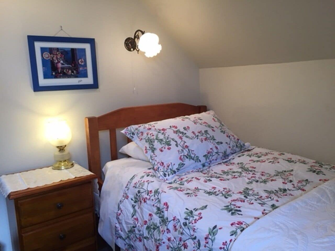 Bedroom 2, Anglesea House Inn, Marlborough
