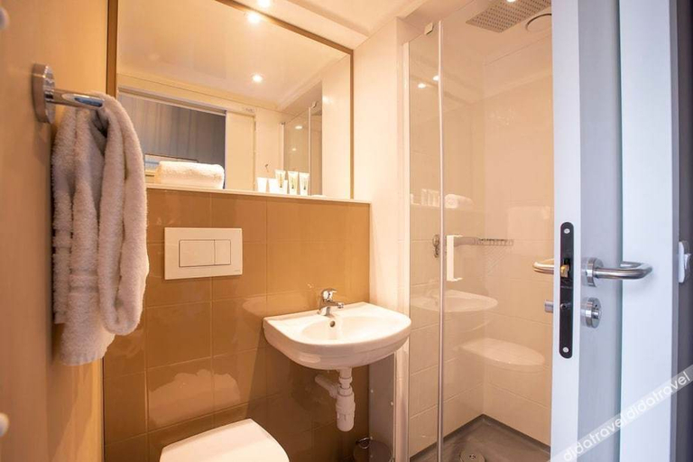 Bathroom, REZz Cork