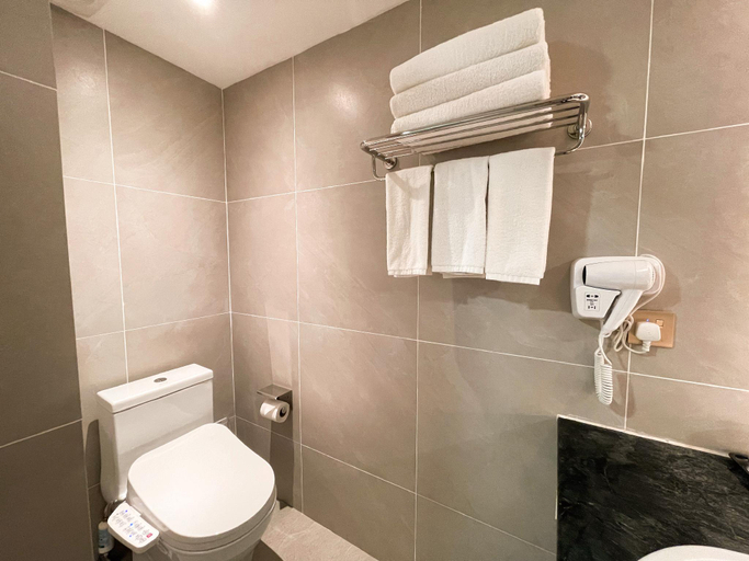 Bathroom 10