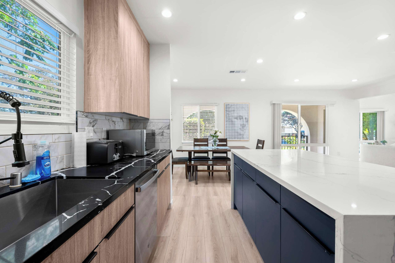 Others 5, Not Affected by the Fire/spacious Modern Retreat w Luxury Amenities & Style, Los Angeles