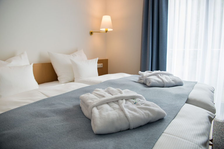 Bedroom 4, Aktivhotel Inselsberg, Gotha