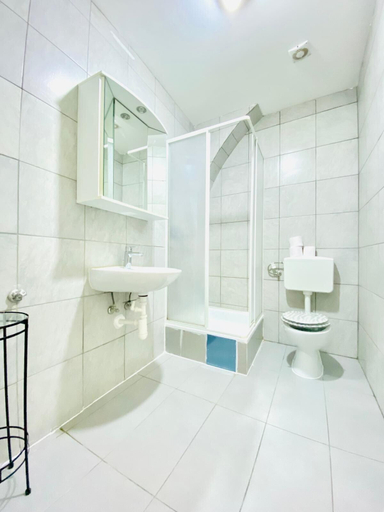 Bathroom, Sweet 3BR Apt in a Quiet Neighborhood, Wien