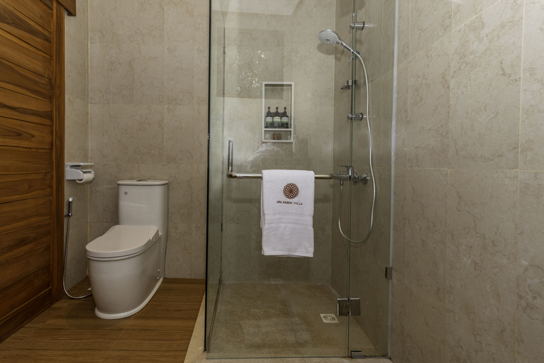 Bathroom 10