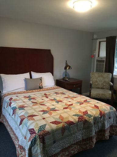 Bedroom 2, Northeaster Motel, York