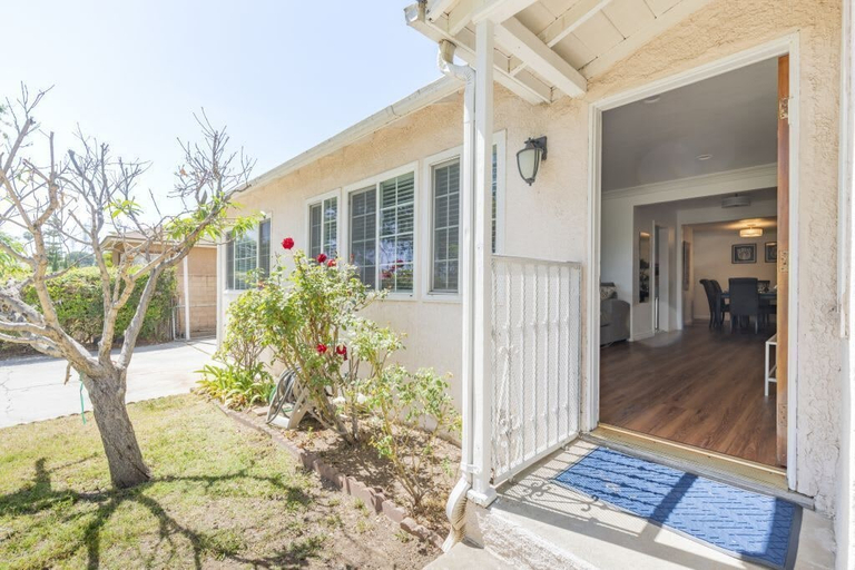 Exterior & Views 2, Charming Spacious Home - Modern Comforts, Prime Location, Los Angeles