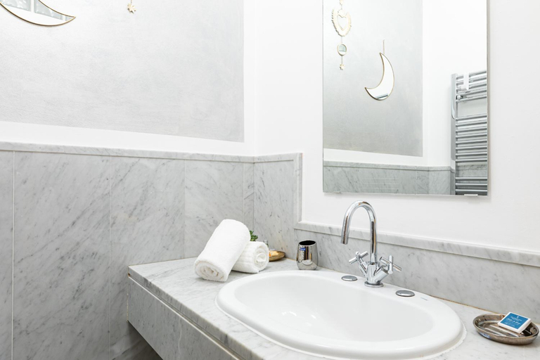 Bathroom 3, Too Cute, Milano