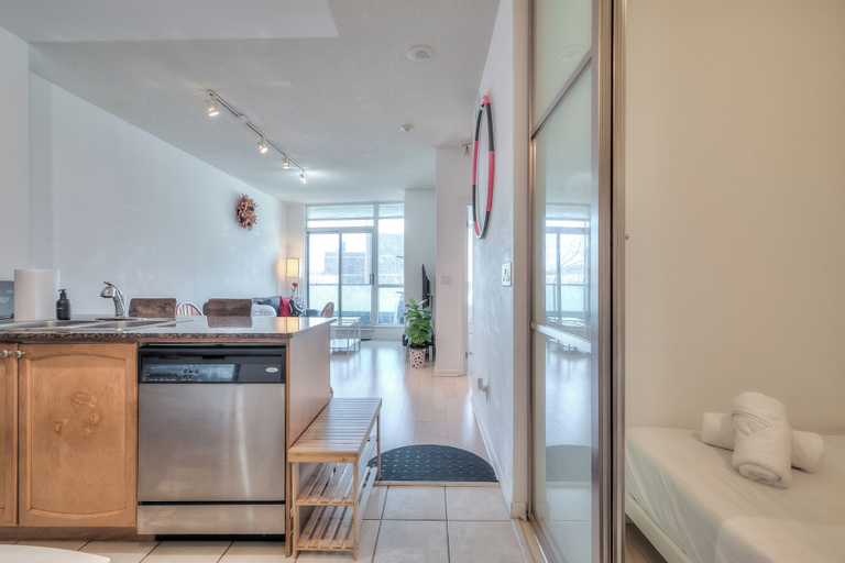 Others 5, Rivetstays - The Harbour View, Toronto