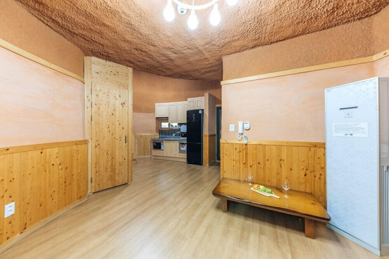 Others 5, Seom Green Pension, Sinan