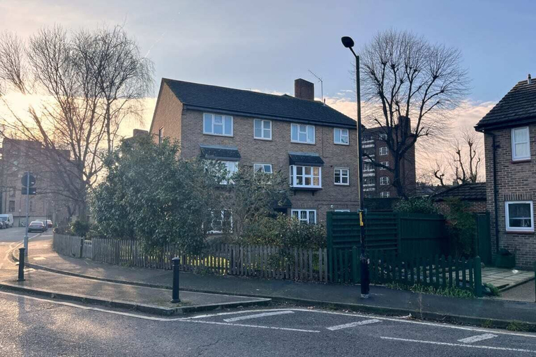 Exterior & Views 2, The Kennington Park Retreat - Inviting 2bdr Apartment, London