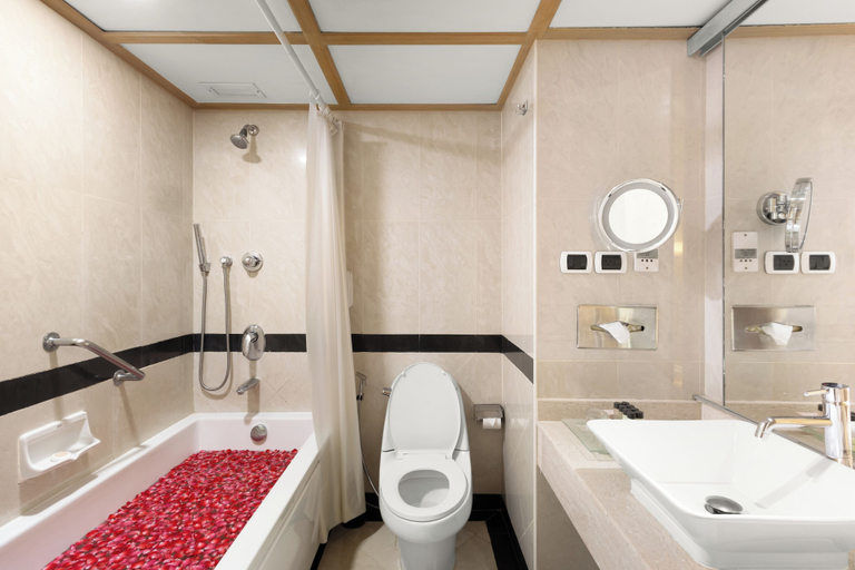 Bathroom 5, Royal Cliff Beach Hotel Pattaya, Pattaya