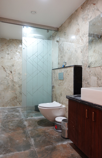Bathroom 4, The Crown Leela, Pratapgarh