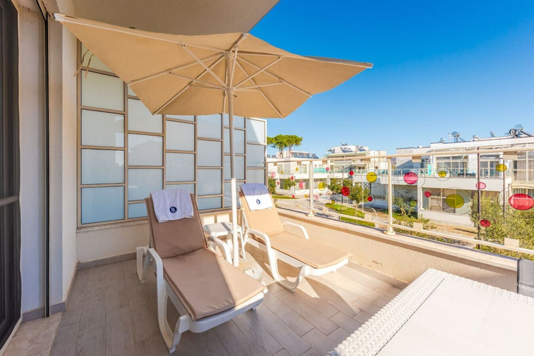 Room 4, Spacious 1BR Apartment With Resort Access, Durrësit