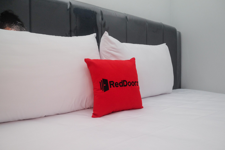 RedDoorz Plus near Alun Alun Kota Blora - Tap to explore photos
