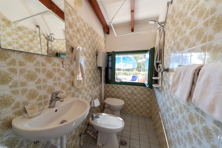 Bathroom 2, Gavila's Residenza Turistico Alberghiera, Livorno