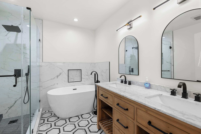 Bathroom 3, Not Affected by the Fire/spacious Modern Retreat w Luxury Amenities & Style, Los Angeles
