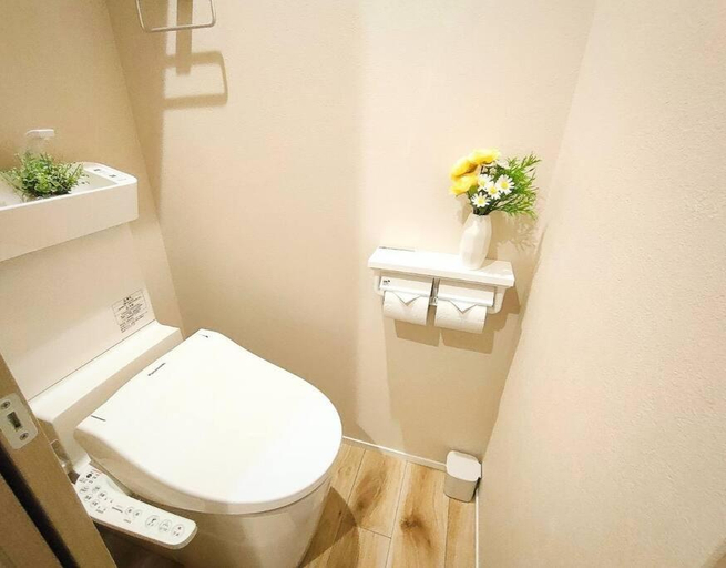 Bathroom 3, USJ 5min , 4min Walk to Nishikujo Sta , Direct to Namba & KIX , Residential Hotel Alex 5F-7F, Osaka