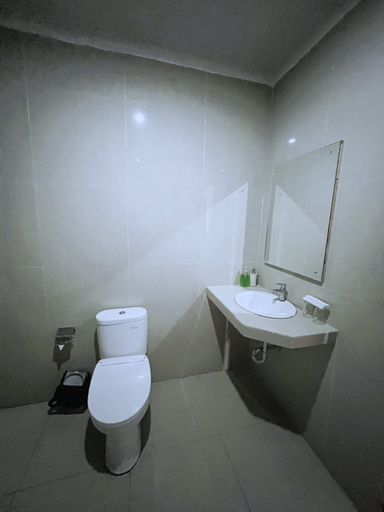 Bathroom 13