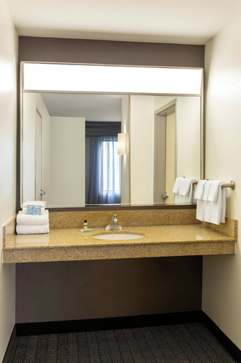 Bathroom 4, Courtyard by Marriott Madison West Middleton, Dane