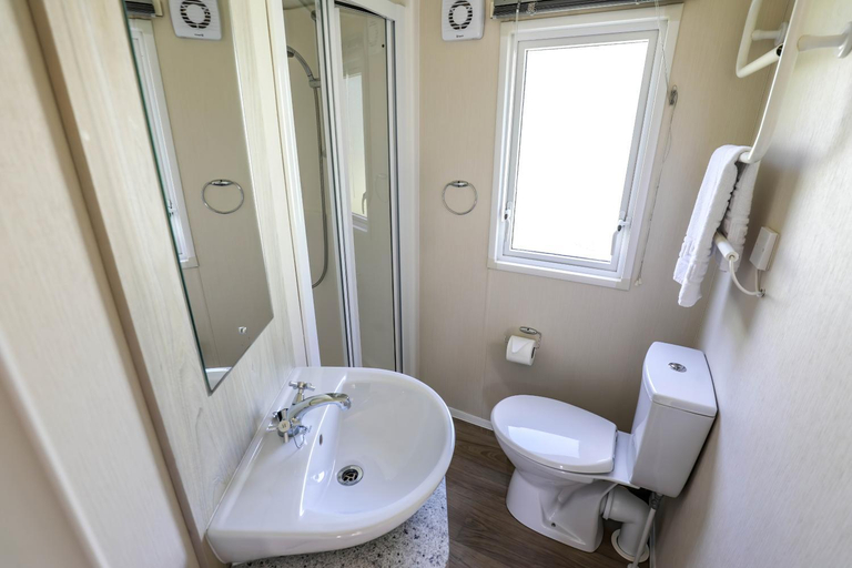 Bathroom 3, Tehidy Holiday Park, Cornwall