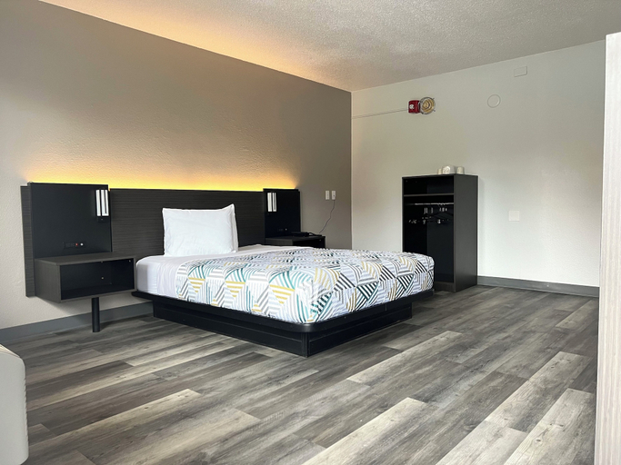 Bedroom 3, Motel 6 Middleburg Heights, OH - Cleveland, Cuyahoga