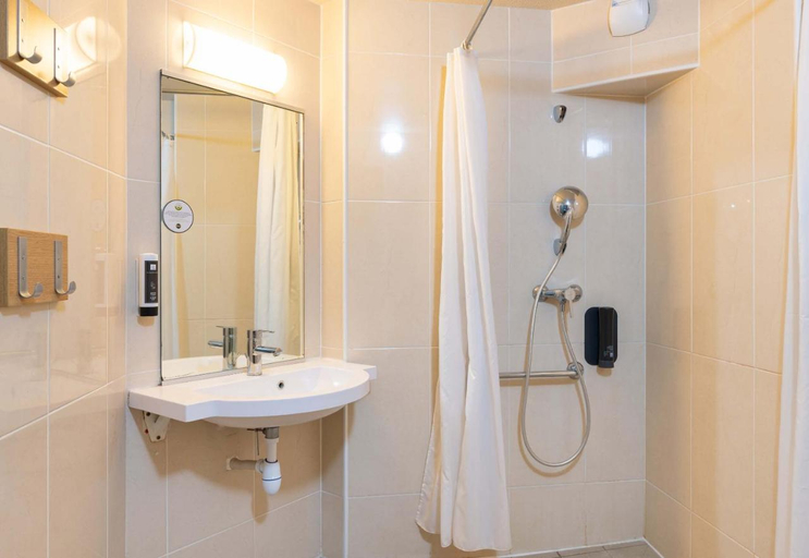 Bathroom 7