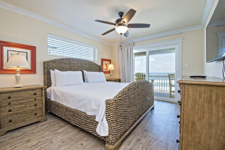 Room 2, Beachfront 5bed Easybreezy East, Baldwin