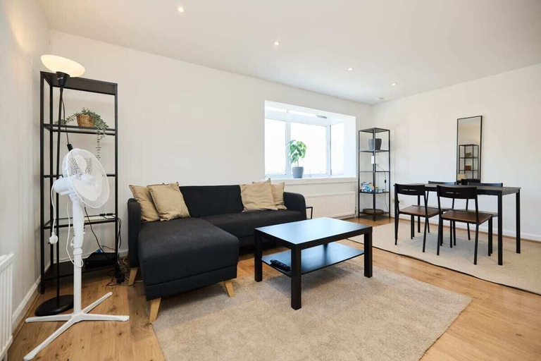 Others 4, The West Hampstead Base - Central 2bdr Apartment, London