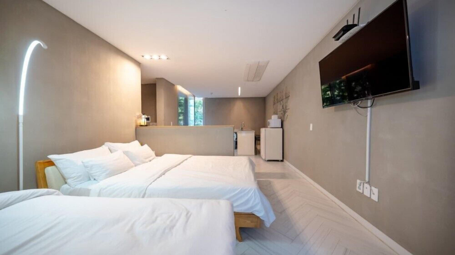 Bedroom 2, west side, Tongyeong