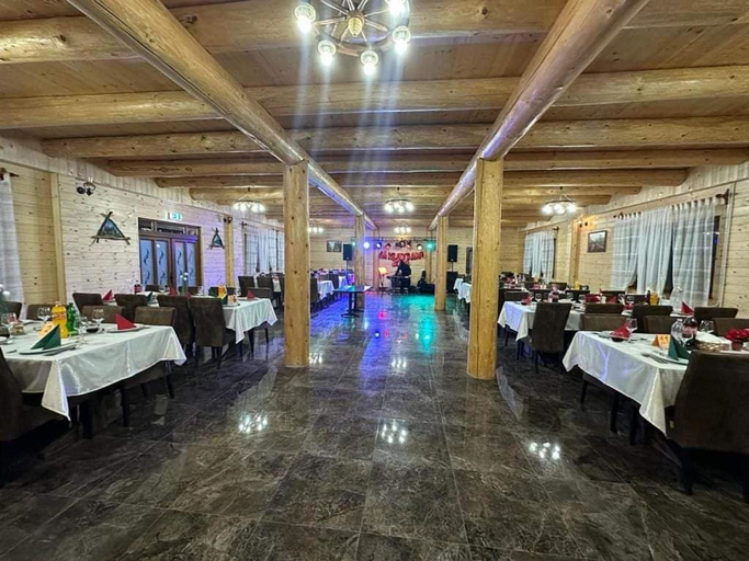 Food & Drinks, Pensiunea Vanatorul, Damuc