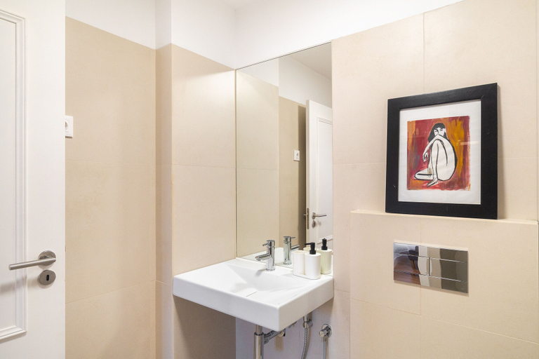 Bathroom 3, Modern Lisbon Apartments by SoulPlaces, Lisbon