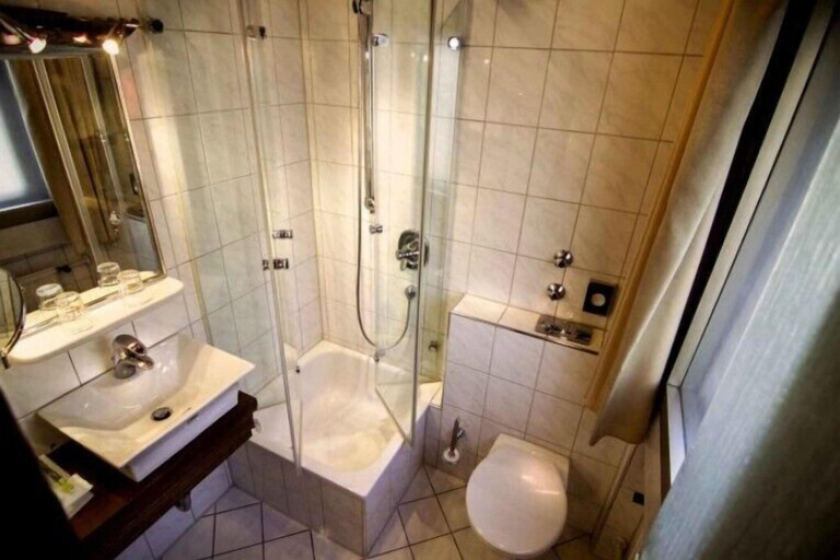 Bathroom 5, Woertz Schlosschen Zur Weinsteige, Stuttgart