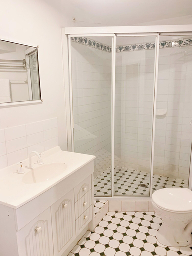 Bathroom 4, Macquarie Manor Hotel, Hobart