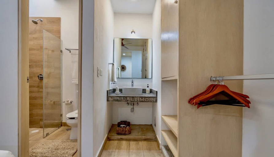 Bathroom 5, Great Located Spacious 2 BR Apartment With Amazing Terrace by Waves Management, Cozumel