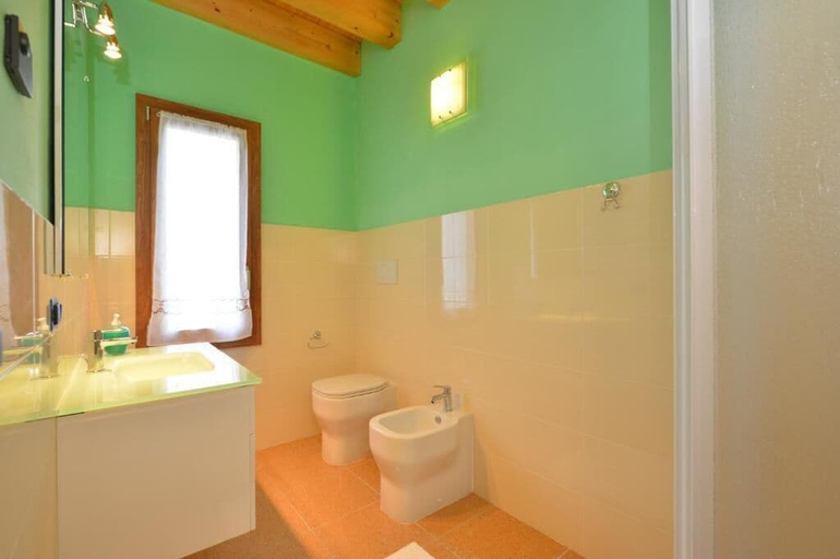 Bathroom 4, B&B Artemide, Verona