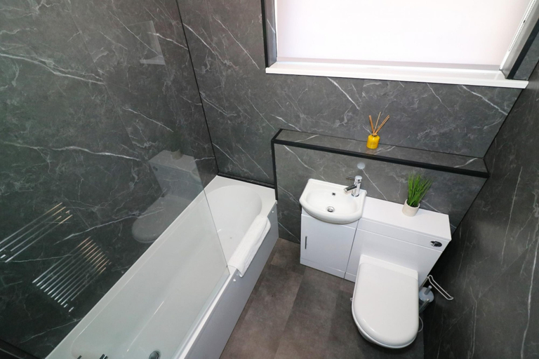 Bathroom 3, Glen Garry House - East Kilbride, South Lanarkshire
