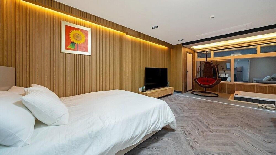Bedroom 4, BS Jecheon Pension, Jecheon