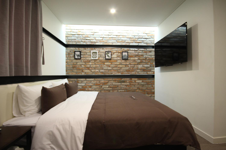 Bedroom 12