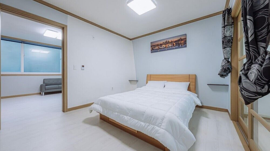 Bedroom 2, Geoje Swim Pension, Geoje