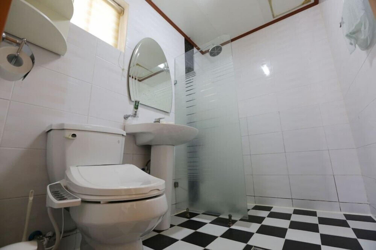 Bathroom 4, Haemaru pension, Geoje